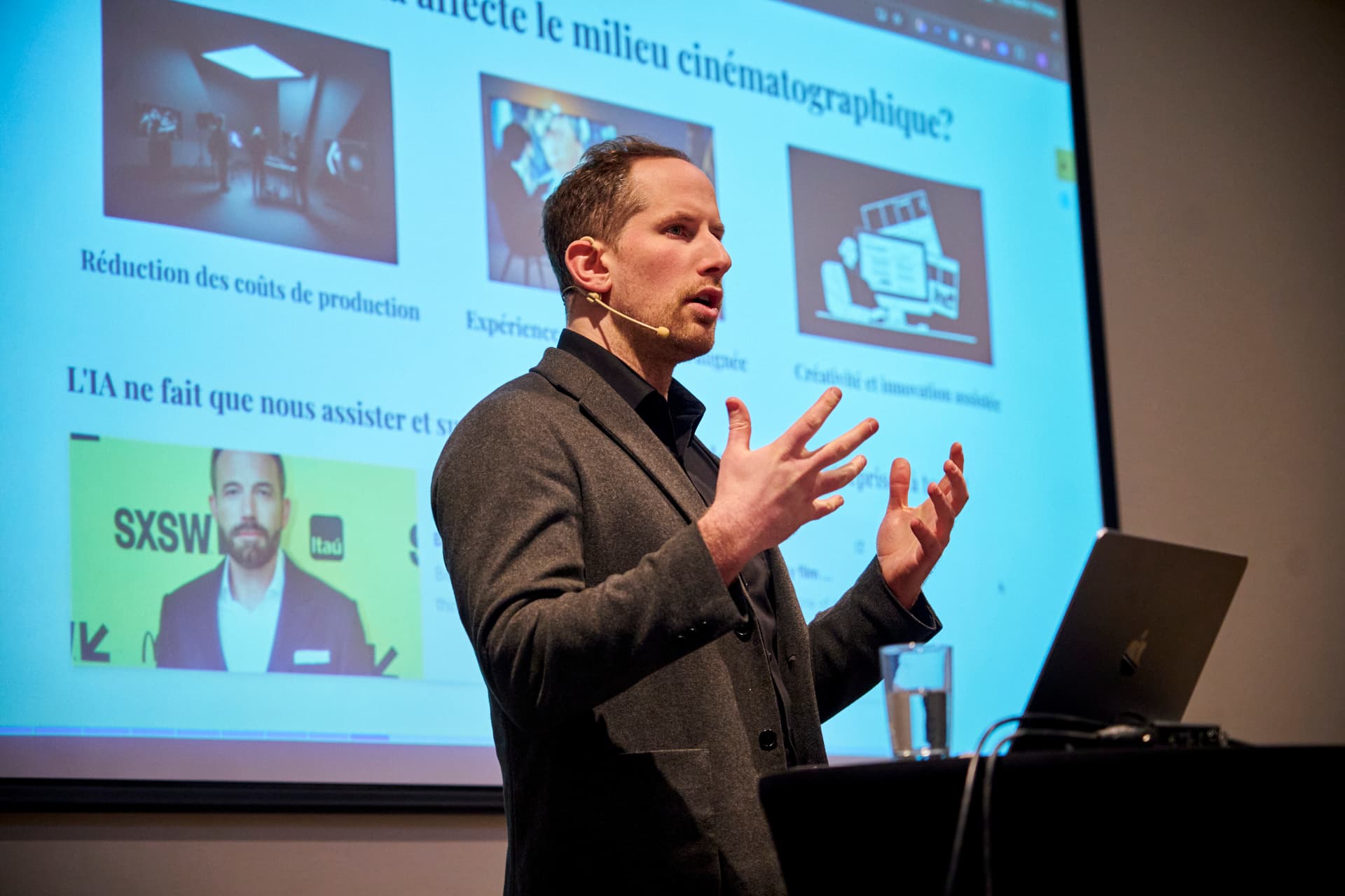 Jonathan présentant sur l'IA dans le milieu cinématographique à Ciné-Québec 2025